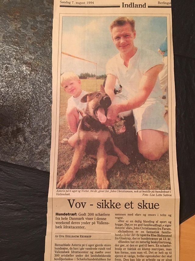 John på sit første skue i 1994 med hvalpen Asterix